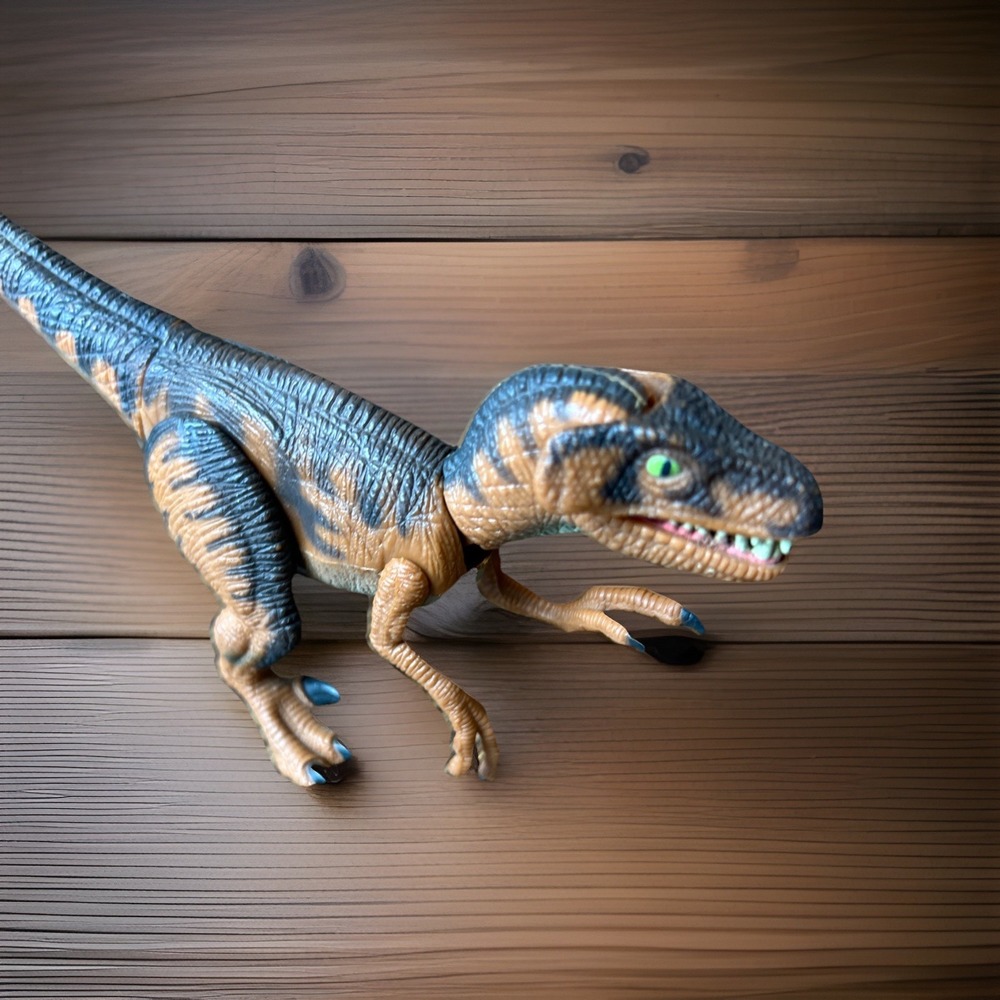 Vintage 1993 Kenner Jurassic Park Velociraptor JP.03 Dinosaur Action Figure